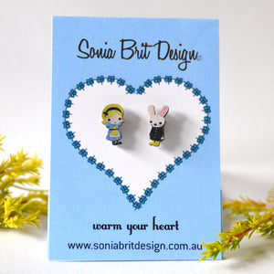Sonia Brit studs - Alice and the white rabbit