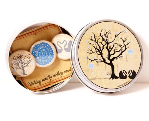 Tin badge set - Sunday in Love