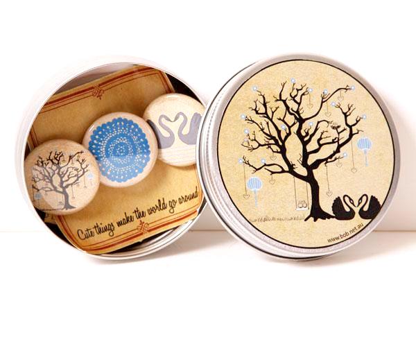 Tin badge set - Sunday in Love